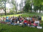 Piknik s knížkou v trávě - 4. 6.2014